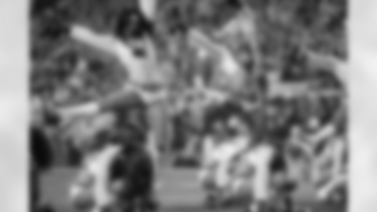 [September 21, 2008]: Seahawks 37 – 13Seattle Seahawks' T.J. Duckett runs with the ball as he is hit by St. Louis Rams' Will Witherspoon, left, and O.J. Atogwe, right, during the fourth quarter of an NFL football game on Sunday, Sept. 21, 2008, in Seattle. (AP Photo/John Froschauer)