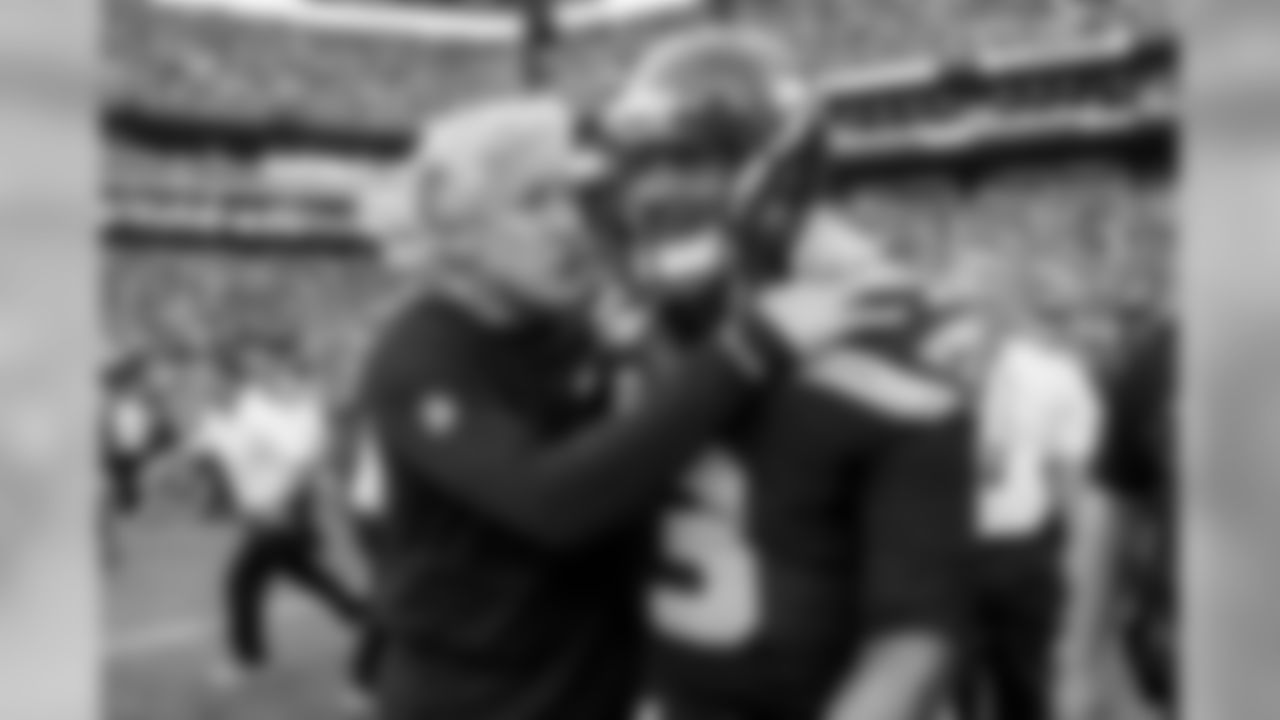 [October 12, 2003]: Seahawks 20 – 49ers 19Seattle Seahawks' Antonio Cochran (78) celebrates a fumble recovery by teammate safety Ken Hamlin on the first play after the 2-minute warning in the fourth quarter against the San Francisco 49ers, Sunday, Oct. 12, 2003, in Seattle. The Seahawks won 20-19. At left is 49ers' Ron Stone. (AP Photo/Elaine Thompson)