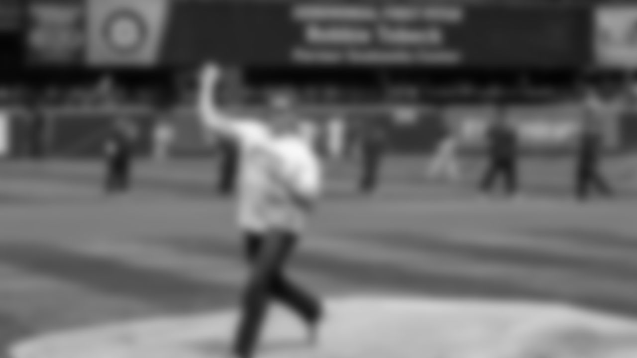Mariners-First-Pitches-20170416_13-01-49_041617_046 BVH