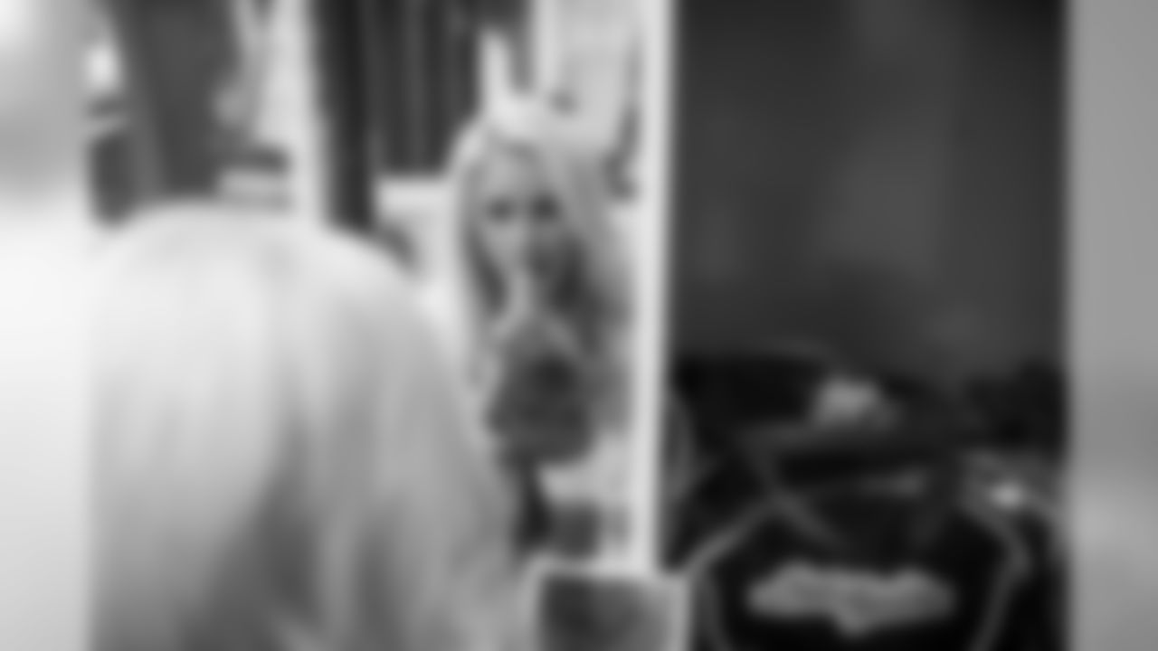 20151129_seahawks_steelers_seagals-37_0.jpg
