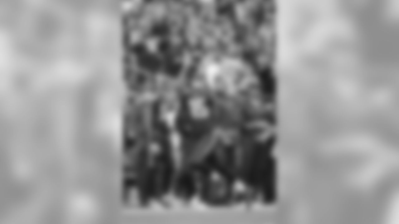 [September 9, 1990]: Bears 17 - Seahawks 0 Chicago Bears defensive end Richard Dent (95) gets past Seattle Seahawks tackle Andy Heck (66) during a 17-0 Bears victory on September 9, 1990, at Soldier Field in Chicago, Illinois. (AP Photo/NFL Photos)