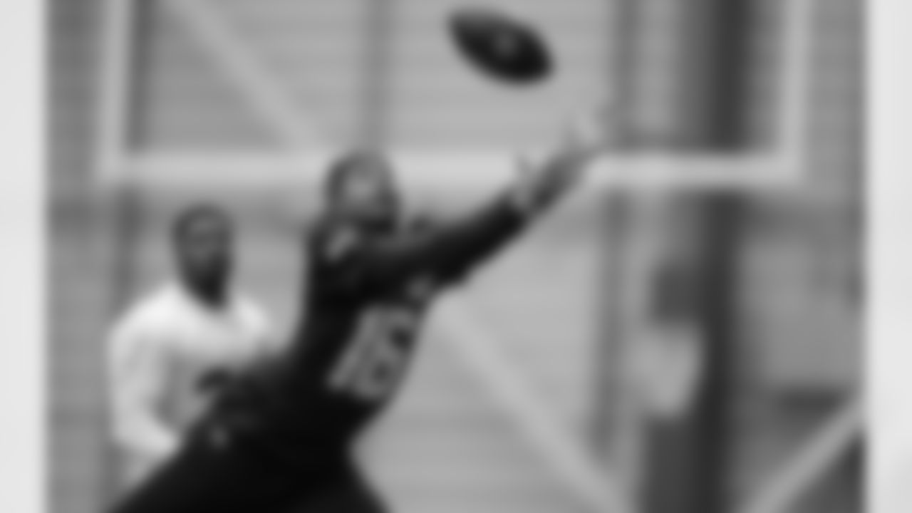 The Seahawks practice at the Virginia Mason Athletic Center in Renton on November 22, 2022.