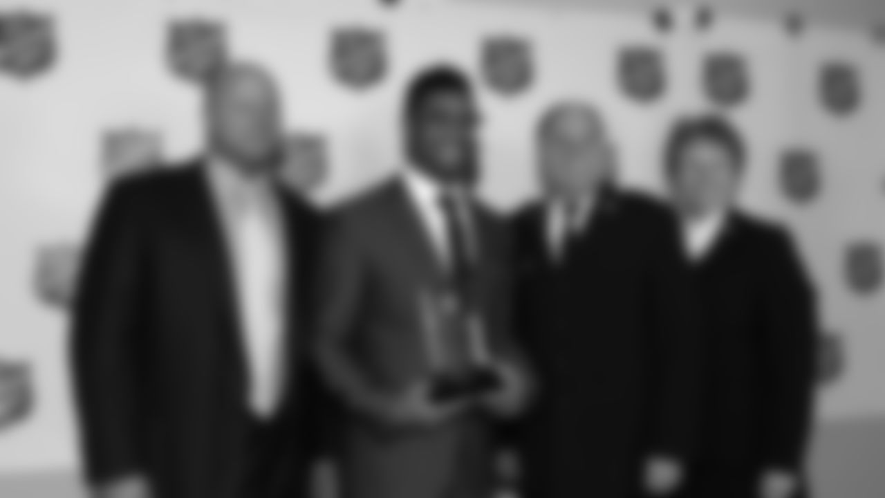 2020-RussellWilson-WPMOY-20150508_10-57-11_cst_EK2V0187