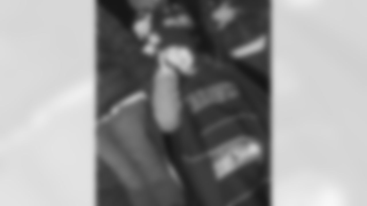 [December 26, 2004]: Seahawks 24 – Cardinals 21Arizona Cardinals Josh McCown making a play with the ball in a game verse the Seattle Seahawks on Sunday December 26, 2004 in Seattle. (AP Photo/Kevin Reece)