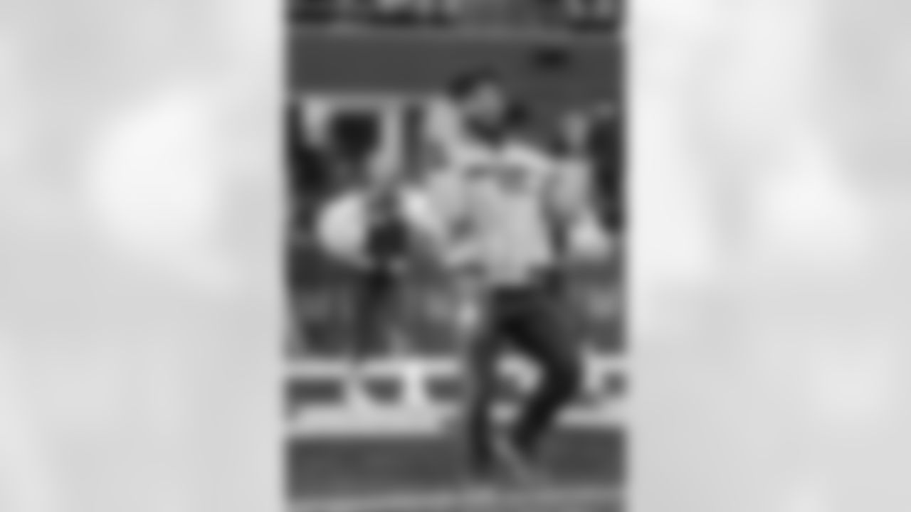 20221211_CARvsSEA_Dancers_POTTER-168
