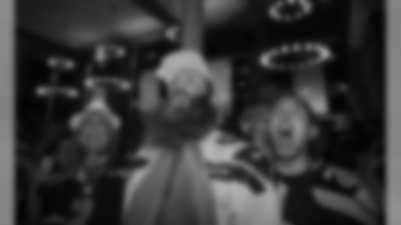 Seahawks_Fan_Rally_mi_191012_16