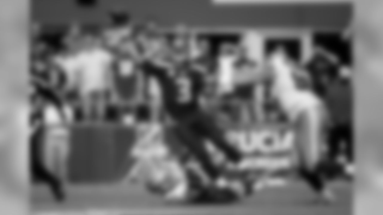 [November 12, 2007]: Seahawks 24 – 49ers 0Punter Andy Lee #4 of the San Francisco 49ers punts from the endzone against the Seattle Seahawks on Sunday, November 12, 2007 in Seattle, Washington. Seattle won the game 24-0. (AP Photo/Thomas E. Witte) Andy Lee