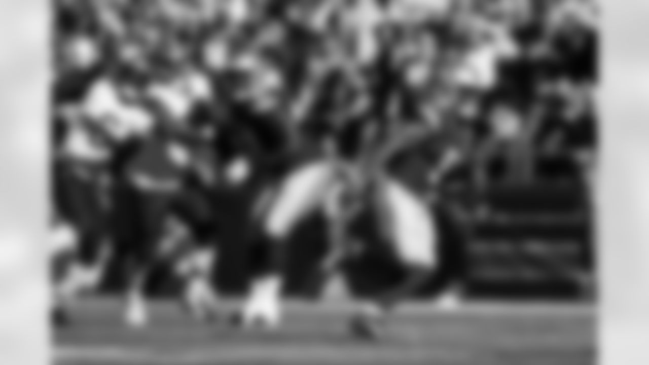 Seahawks running back Kenneth Walker III breaks into the daylight.