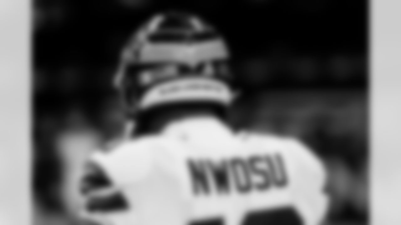 The best photos of Seahawks linebacker Uchenna Nwosu from the 2022 season.