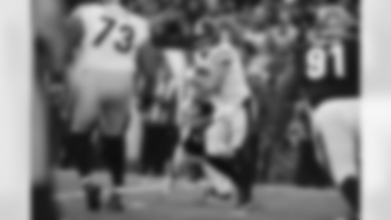 Pittsburgh Steelers tight end Vance McDonald (89) retires