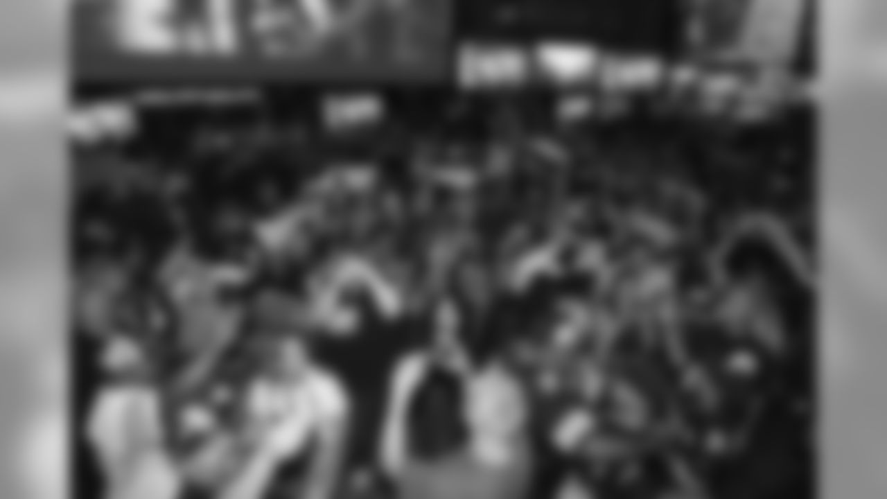 Steelers Nation Unite hosted a Road Warrior block party for fans at Tom's Watch Bar in Los Angeles, which featured appearances by Steelers Legends Dermontti Dawson and Rod Woodson.