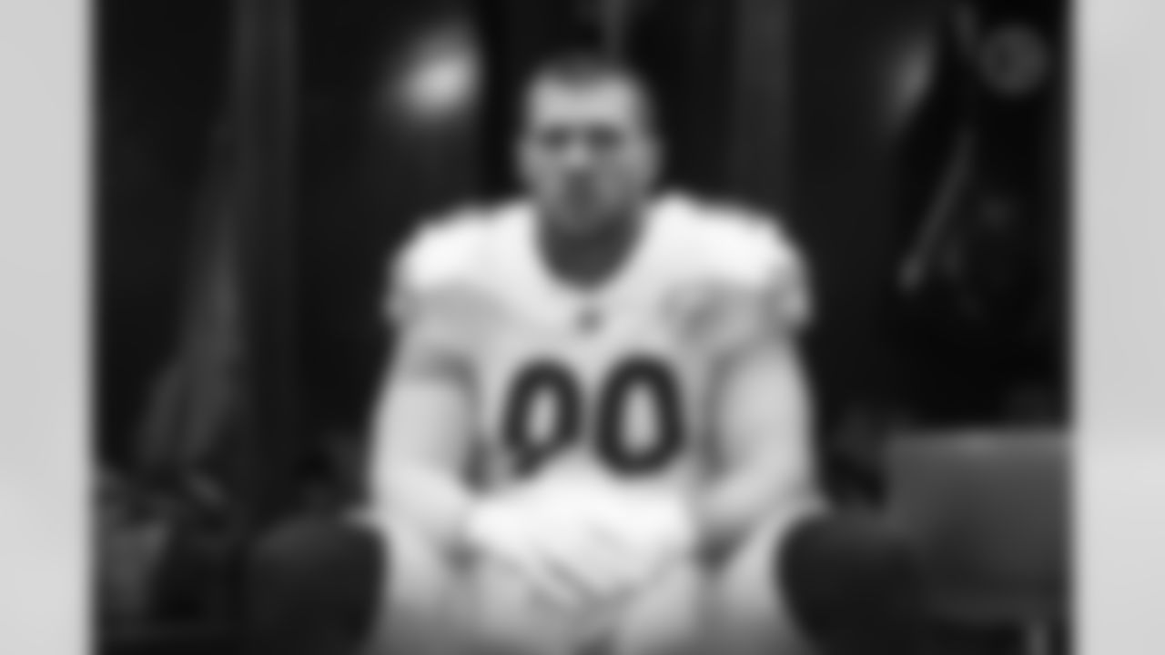 Pittsburgh Steelers linebacker T.J. Watt (90) prior to a regular season game between the Pittsburgh Steelers and the Carolina Panthers, Sunday, Dec. 18, 2022 in Charlotte, NC. The Steelers beat the Panthers 24-16. (Karl Roser / Pittsburgh Steelers)