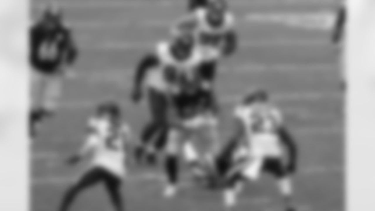 Pittsburgh Steelers tight end Vance McDonald (89) retires
