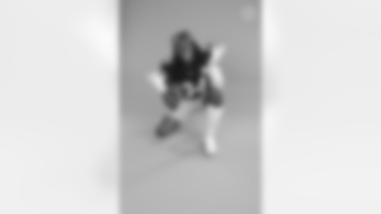 Pittsburgh Steelers safety Terrell Edmunds (34) poses for a photo during the Steelers 2021 media day, Friday, July 23, 2021 in Pittsburgh, PA. (Caitlyn Epes / Pittsburgh Steelers)