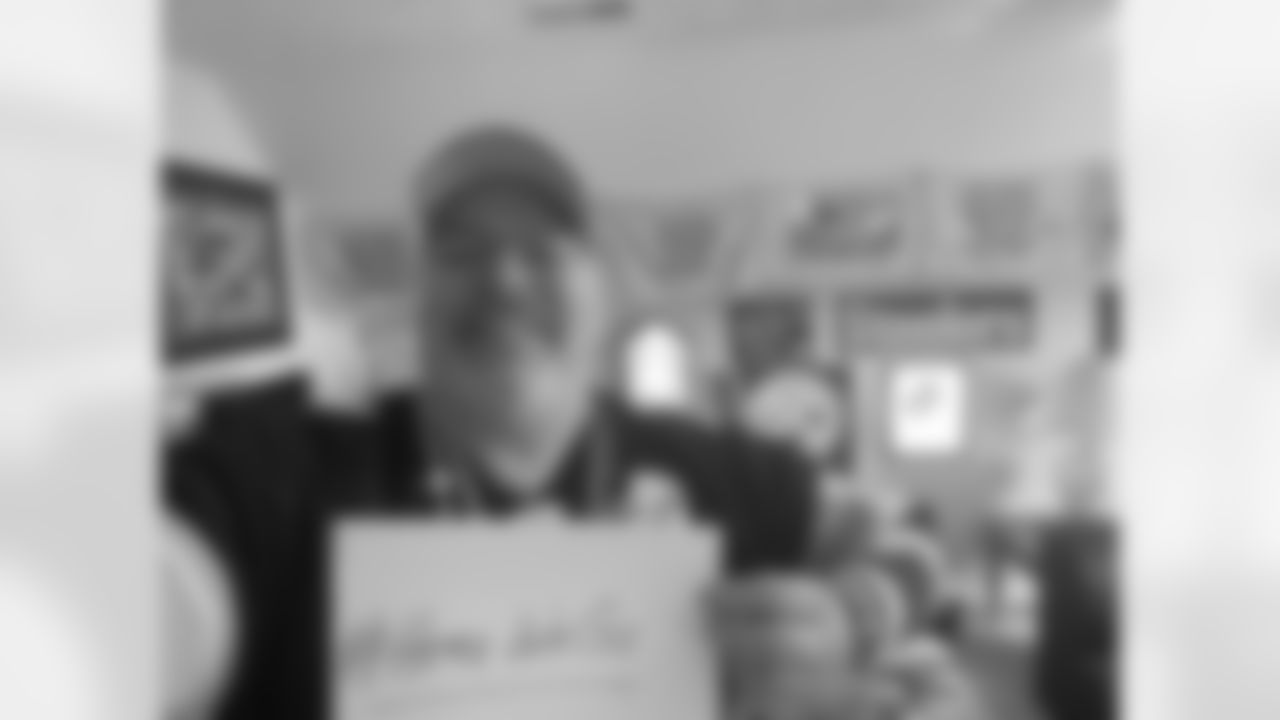 SNUTraditions_HereWeGoSigns_Jan1320221243PM_Garafalo_Ken_97494590_BB316DBFD6124B87BBD919565C5C5C4D.jpeg_97494590_BB316DBFD6124B87BBD919565C5C5C4D