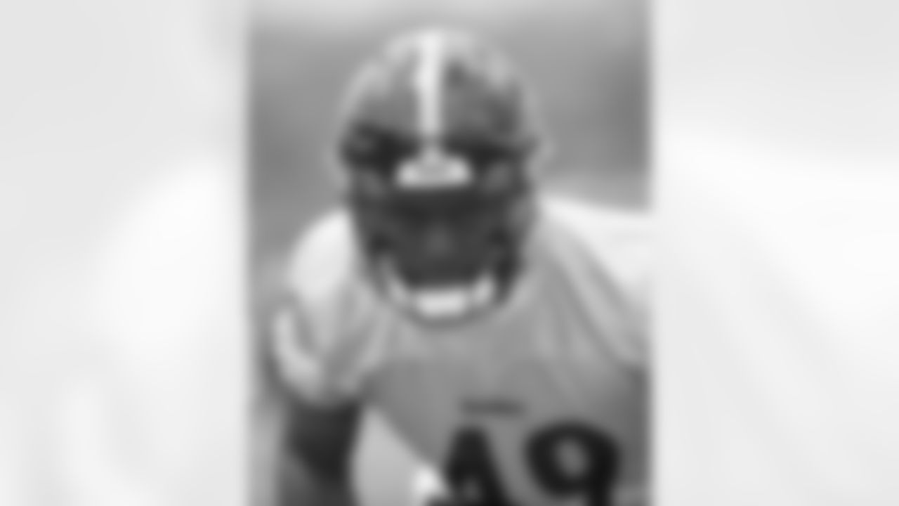 Pittsburgh Steelers linebacker Chapelle Russell (49) practices at the UPMC Rooney Sports Complex during the 2023 minicamp, Wednesday June 14, 2023. (Karl Roser / Pittsburgh Steelers)