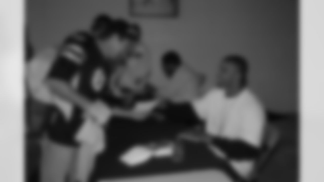 08_DraftDay_HeinzField_dh_527