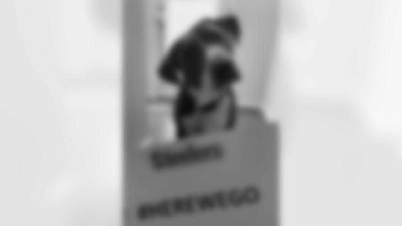 SNUTraditions_HereWeGoSigns_Jan1320221147AM_Armstrong_Anthony_97494590_A8E8E3DEAD844BE79184FCDB177C7865.jpeg_97494590_A8E8E3DEAD844BE79184FCDB177C7865