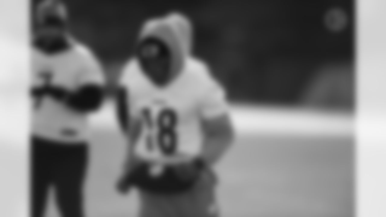 Pittsburgh Steelers wide receiver Diontae Johnson (18) during practice at the UPMC Rooney Sports Complex preparing for a Week 18 matchup against the Baltimore Ravens, Wednesday, Jan. 5, 2022 in Pittsburgh, PA. (Karl Roser / Pittsburgh Steelers)