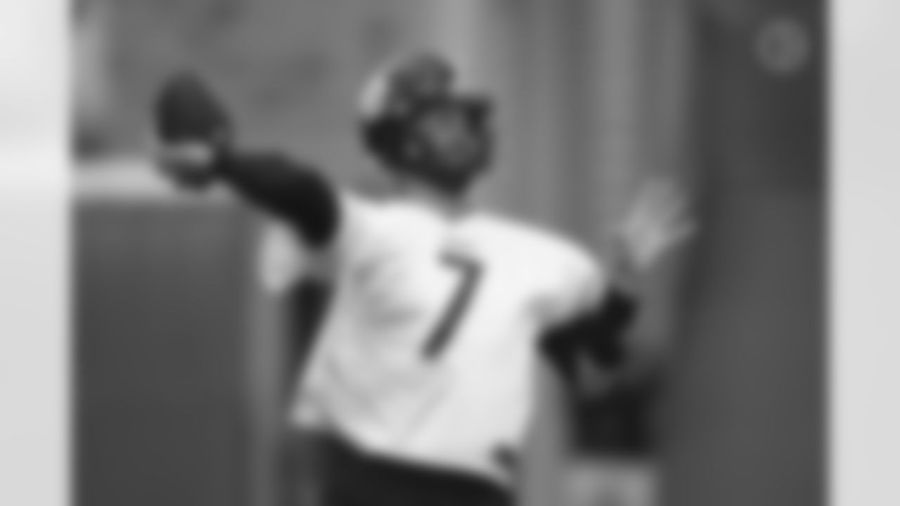 Pittsburgh Steelers quarterback Ben Roethlisberger (7) practices at the UPMC Rooney Sports Complex preparing for a Week 5 matchup against the Philadelphia Eagles, Thursday, Oct. 8, 2020 in Pittsburgh, PA. (Karl Roser / Pittsburgh Steelers)