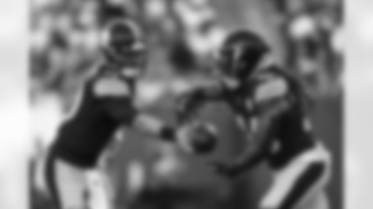 Pittsburgh Steelers quarterback Mitch Trubisky (10) and Pittsburgh Steelers running back Anthony McFarland Jr. (26) during a preseason game between the Pittsburgh Steelers and the Tampa Bay Buccaneers, Friday, Aug. 11, 2023 in Tampa, FL. (Karl Roser / Pittsburgh Steelers)