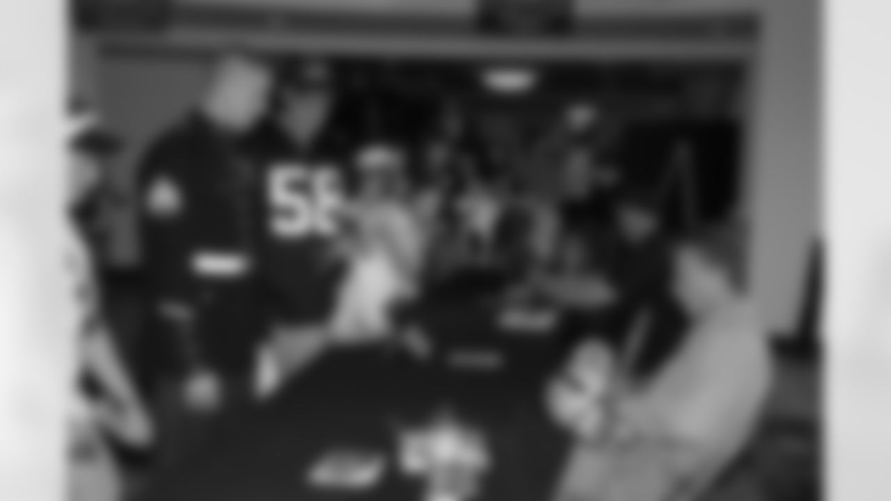 08_DraftDay_HeinzField_dh_329