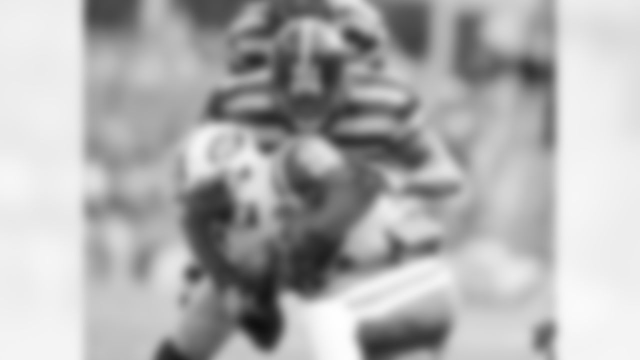 LB Lawrence Timmons has a team-high of 32 total tackles (16 solo and 16 assists) for the Steelers defense in 2016.