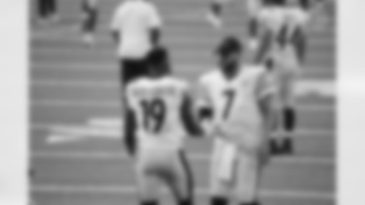 Pittsburgh Steelers wide receiver JuJu Smith-Schuster (19) and Pittsburgh Steelers quarterback Ben Roethlisberger (7) warm up before a regular season game between the Pittsburgh Steelers and the New York Giants, Monday, Sept. 14, 2020 in East Rutherford, NJ. (Ben Solomon / Pittsburgh Steelers)