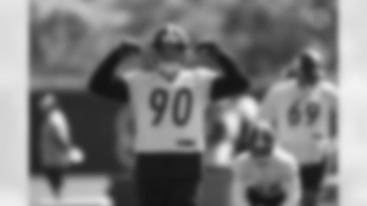Pittsburgh Steelers linebacker T.J. Watt (90) participates in the Organized Team Activities (OTAs), Tuesday May 31, 2022 at the UPMC Rooney Sports Complex. (Karl Roser / Pittsburgh Steelers)