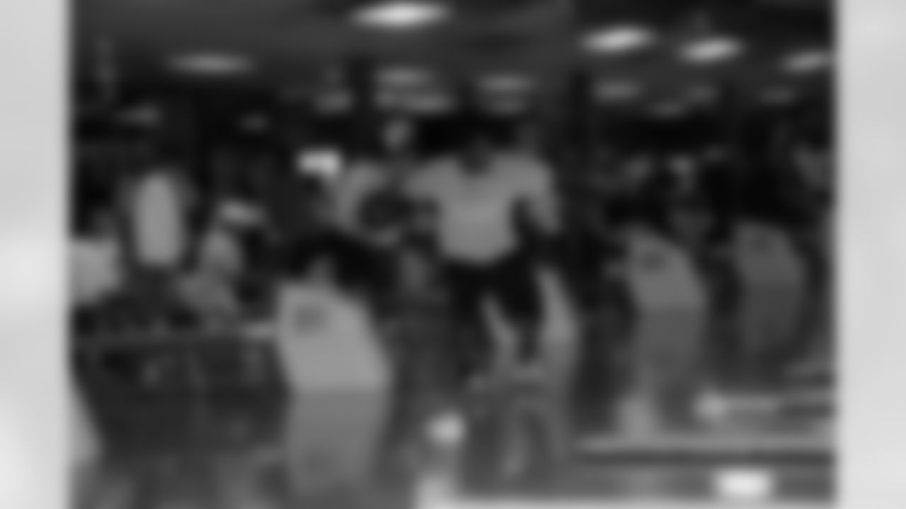 2010_steelers_team_bowling_001