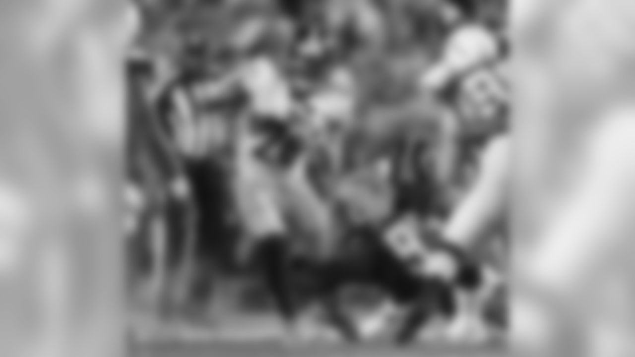 RB Le'Veon Bell, who is coming off of a walk off touchdown for the Steelers in San Diego, has now carried the ball 41 times for 191 yards and 2 touchdowns.