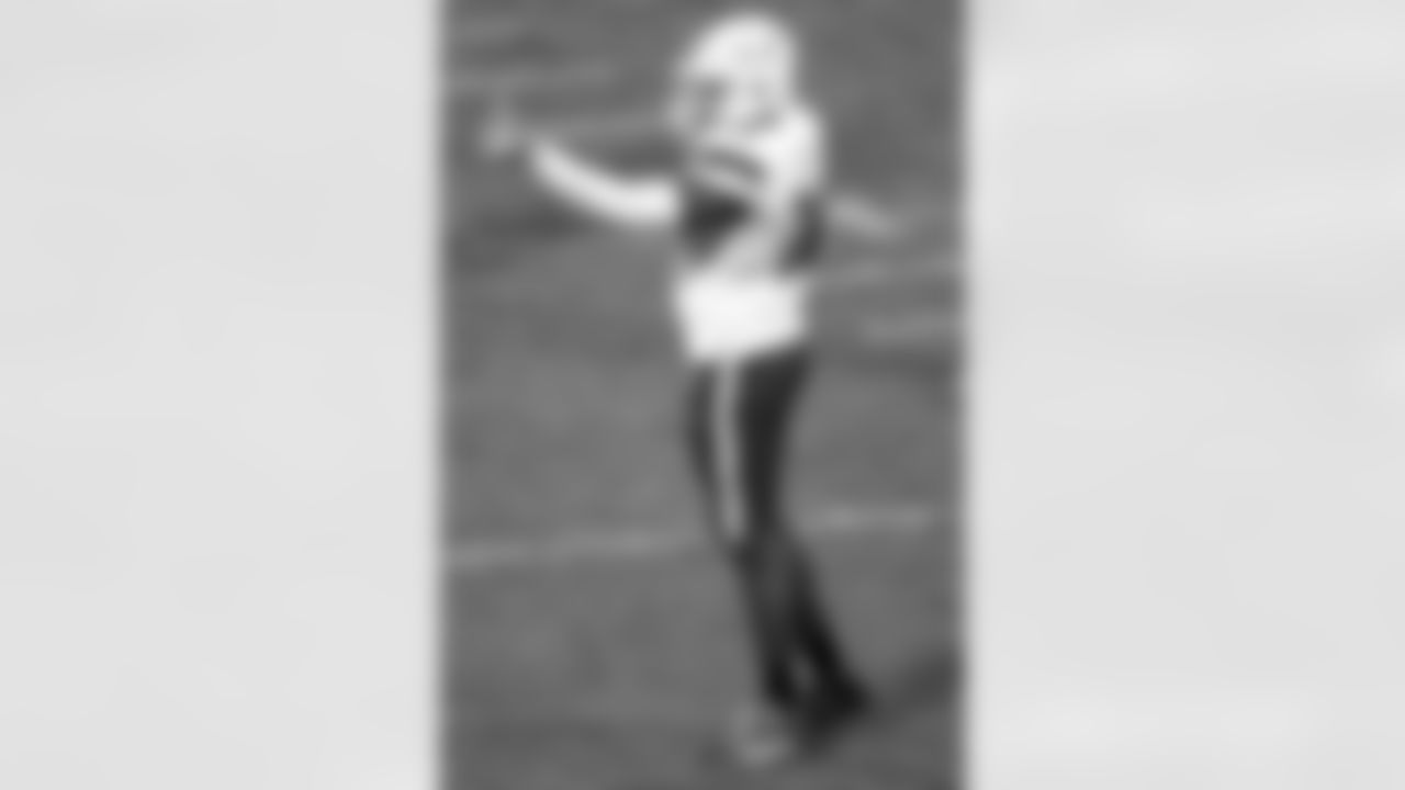 With the 216th pick in the 2021 NFL Draft, the Pittsburgh Steelers select LB Quincy Roche from Miami.