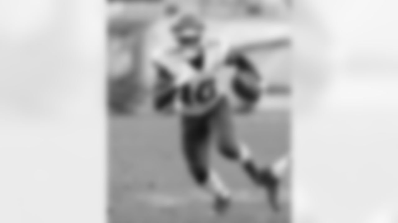 WR Tyreek Hill has hauled in 61 receptions for 593 yards and has 6 receiving touchdowns. In addition, Hill has recorded 2 punt return touchdowns.