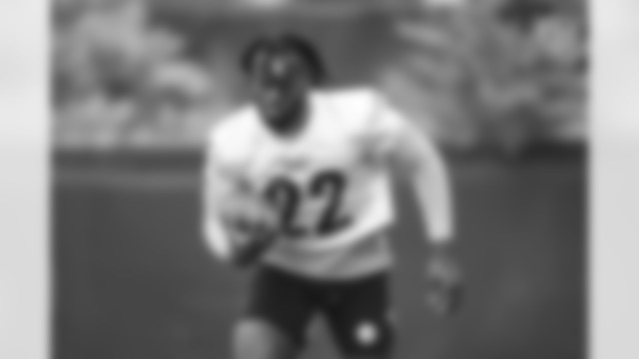 Pittsburgh Steelers running back Najee Harris (22) participates in the Organized Team Activities (OTAs), Wednesday June 9, 2021 at the UPMC Rooney Sports Complex. (Caitlyn Epes / Pittsburgh Steelers)