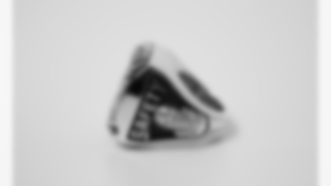 Former Steelers safety Donnie Shell's Hall of Fame ring