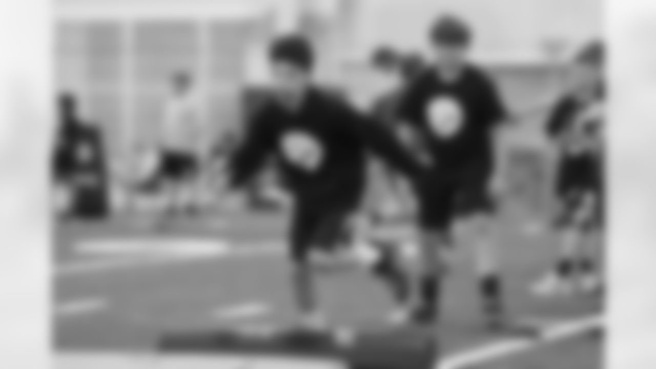 The Steelers host a 2023 Youth Football Camp at Highlands Sports Complex Friday, June 16, 2023 in Triadelphia, WV. (Karl Roser / Pittsburgh Steelers)
