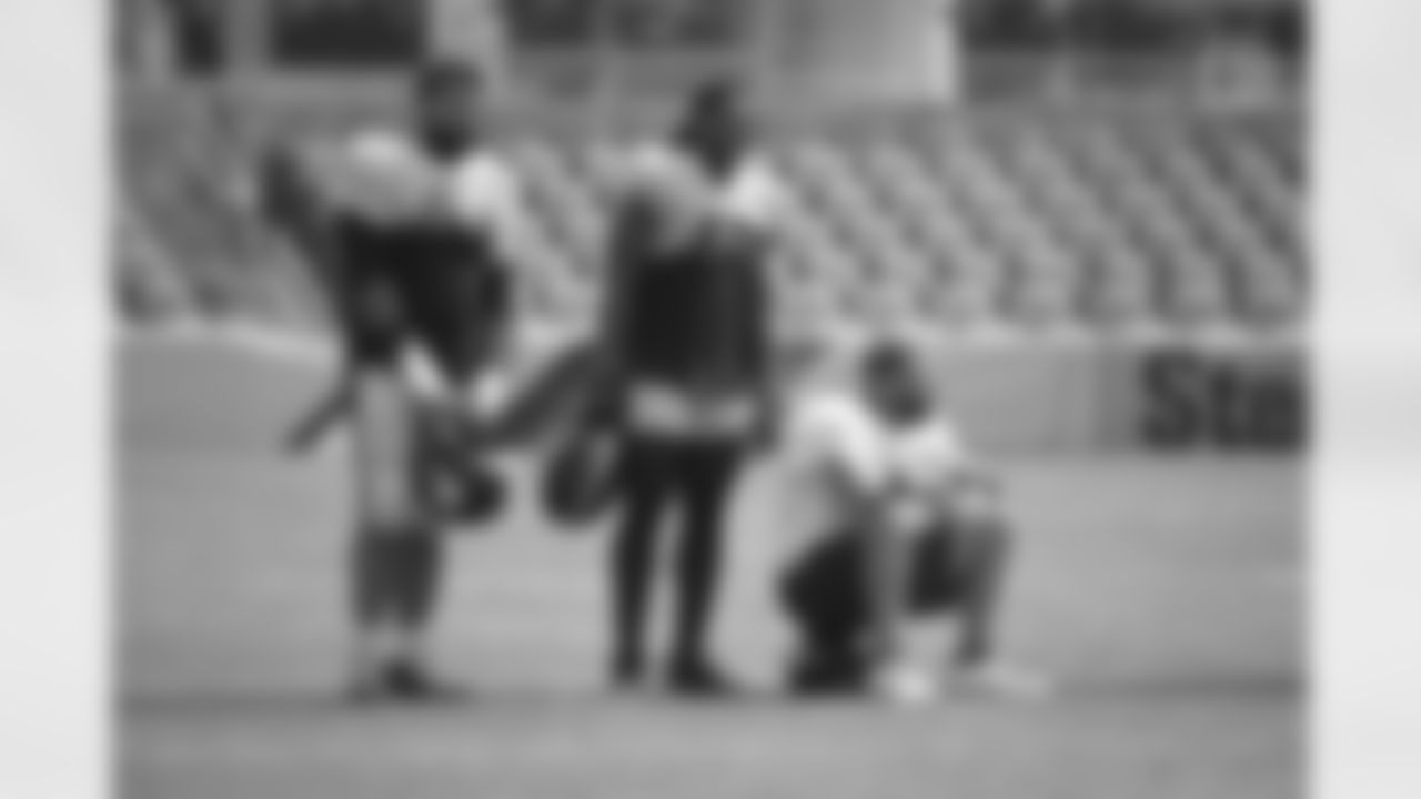 Pittsburgh Steelers defensive tackle Cameron Heyward (97), Pittsburgh Steelers linebacker Bud Dupree (48) and Pittsburgh Steelers quarterback Ben Roethlisberger (7) train at Heinz Field during the Steelers 2020 Training Camp, Friday, Aug. 21, 2020 in Pittsburgh, PA. (Karl Roser / Pittsburgh Steelers)