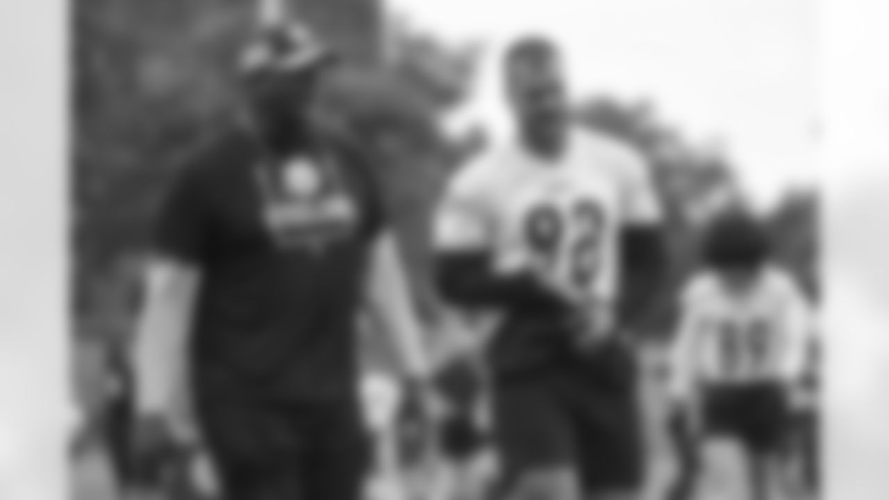 Pittsburgh Steelers tight end Pat Freiermuth (88) and Pittsburgh Steelers Tight End Coach Alfredo Roberts at Saint Vincent College during the 2022 Steelers Training Camp on Friday, July 29, 2022 in Latrobe, PA. (Abigail Dean / Pittsburgh Steelers)