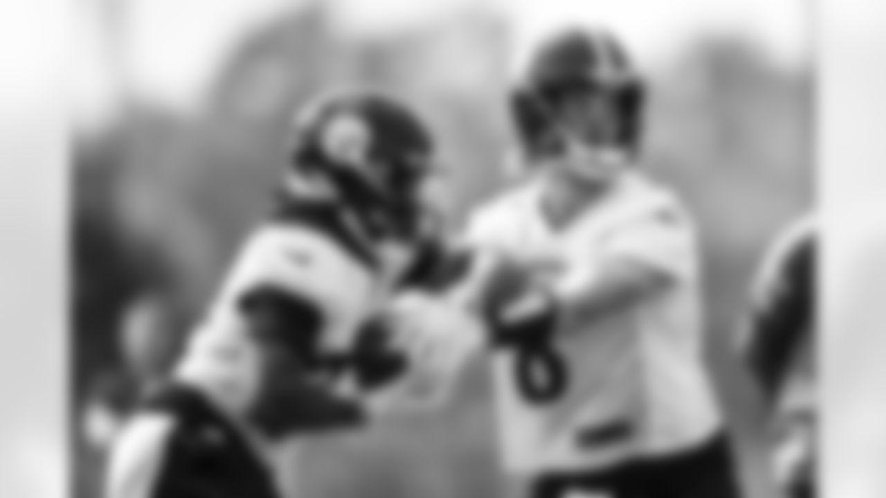Pittsburgh Steelers quarterback Kenny Pickett (8) and Pittsburgh Steelers running back Jason Huntley (38) participate in the Organized Team Activities (OTAs), Tuesday May 23, 2023 at the UPMC Rooney Sports Complex. (Abigail Dean / Pittsburgh Steelers)