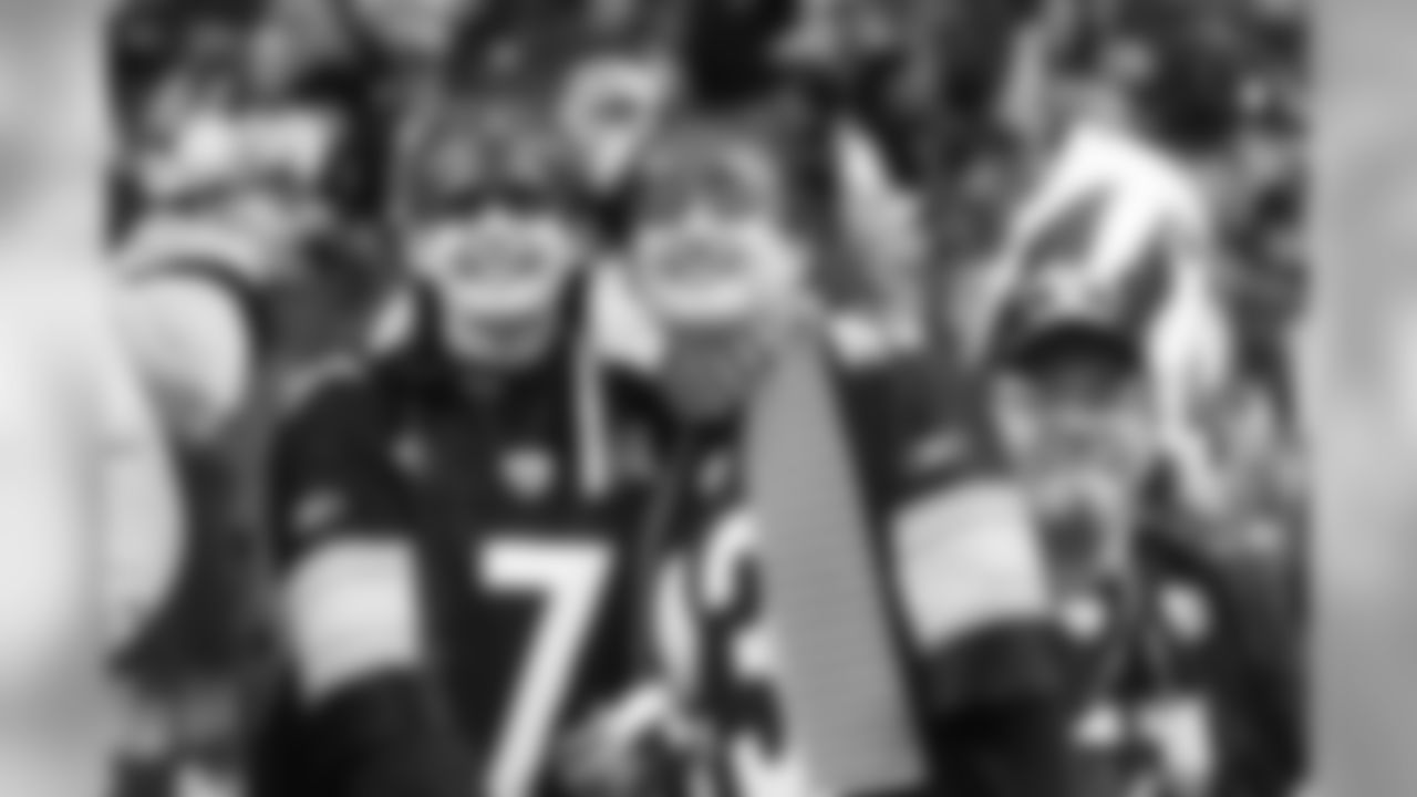 The Super Bowl XL game between the Pittsburgh Steelers and the Seattle Seahawks on Febuary 5, 2006. The Steelers defeated the Seahawks 21-10.
