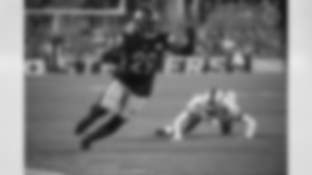 Pittsburgh Steelers running back Kalen Ballage (29)