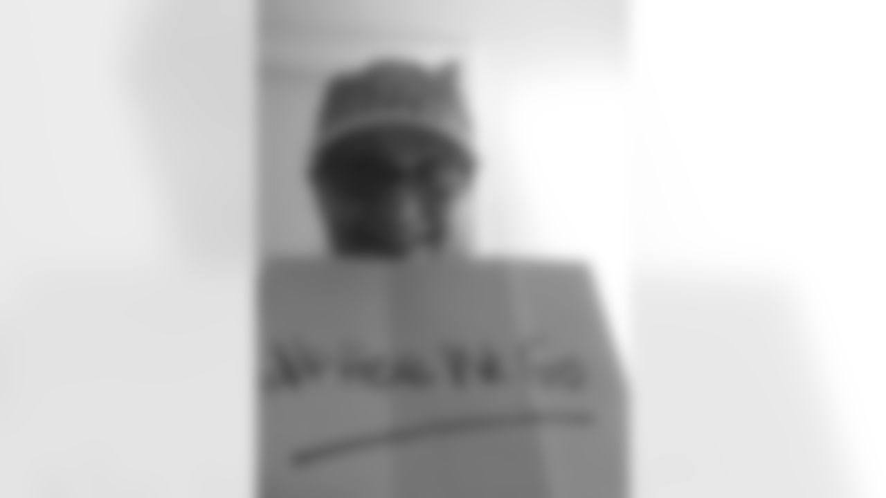 SNUTraditions_HereWeGoSigns_Jan122022522PM_Romagna_Rose_97494590_HereWeGo.jpg_97494590_HereWeGo