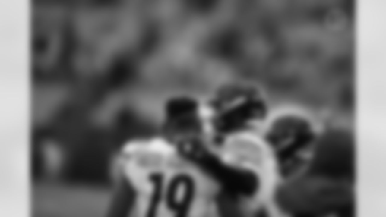 Pittsburgh Steelers wide receiver JuJu Smith-Schuster (19) and Pittsburgh Steelers quarterback Ben Roethlisberger (7) during a regular season game between the Pittsburgh Steelers and the Baltimore Ravens, Sunday, Nov. 1, 2020 in Baltimore, MD. (Karl Roser / Pittsburgh Steelers)