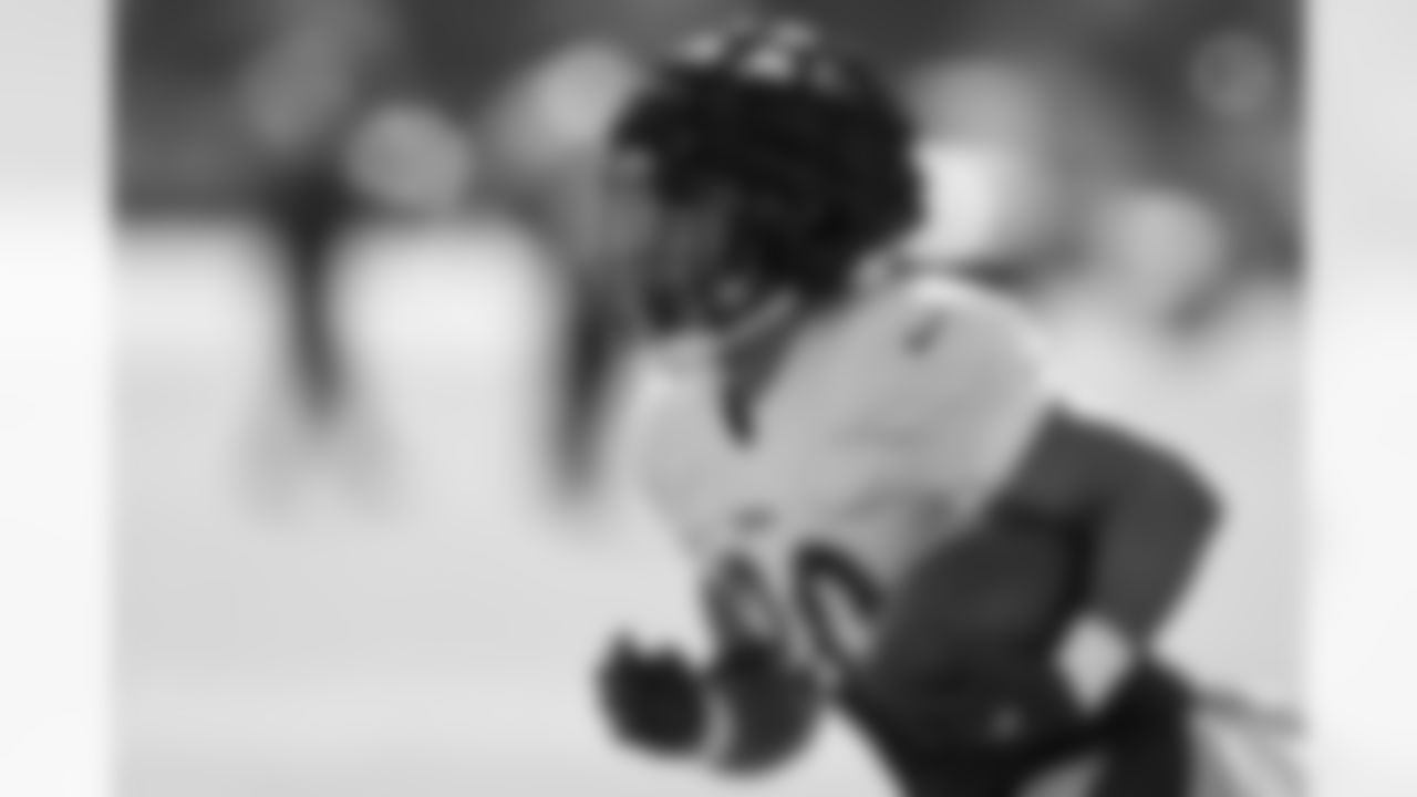Pittsburgh Steelers running back Jaylen Warren (30) during practice at the UPMC Rooney Sports Complex preparing for a Week 5 matchup against the Buffalo Bills, Wednesday, Oct. 5, 2022 in Pittsburgh, PA. (Karl Roser / Pittsburgh Steelers)