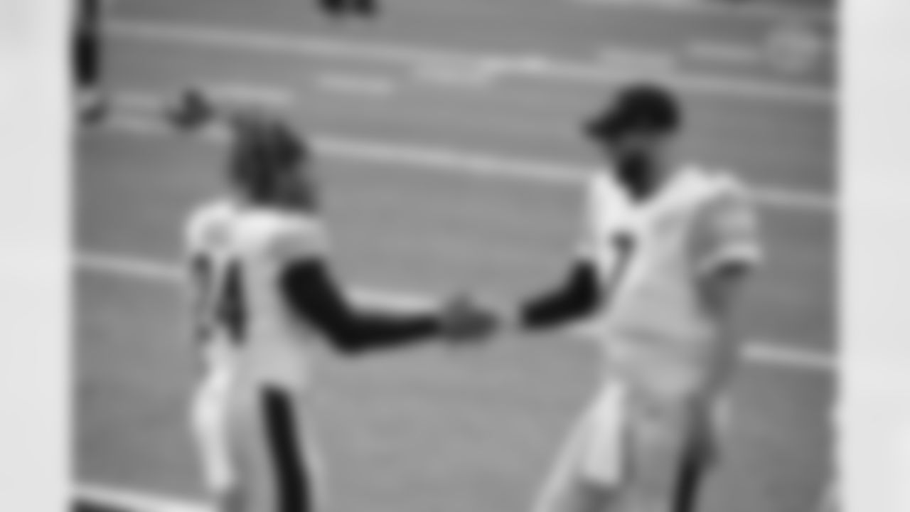 Pittsburgh Steelers running back Benny Snell Jr. (24) and Pittsburgh Steelers quarterback Ben Roethlisberger (7) warm up before a regular season game between the Pittsburgh Steelers and the New York Giants, Monday, Sept. 14, 2020 in East Rutherford, NJ. (Ben Solomon / Pittsburgh Steelers)