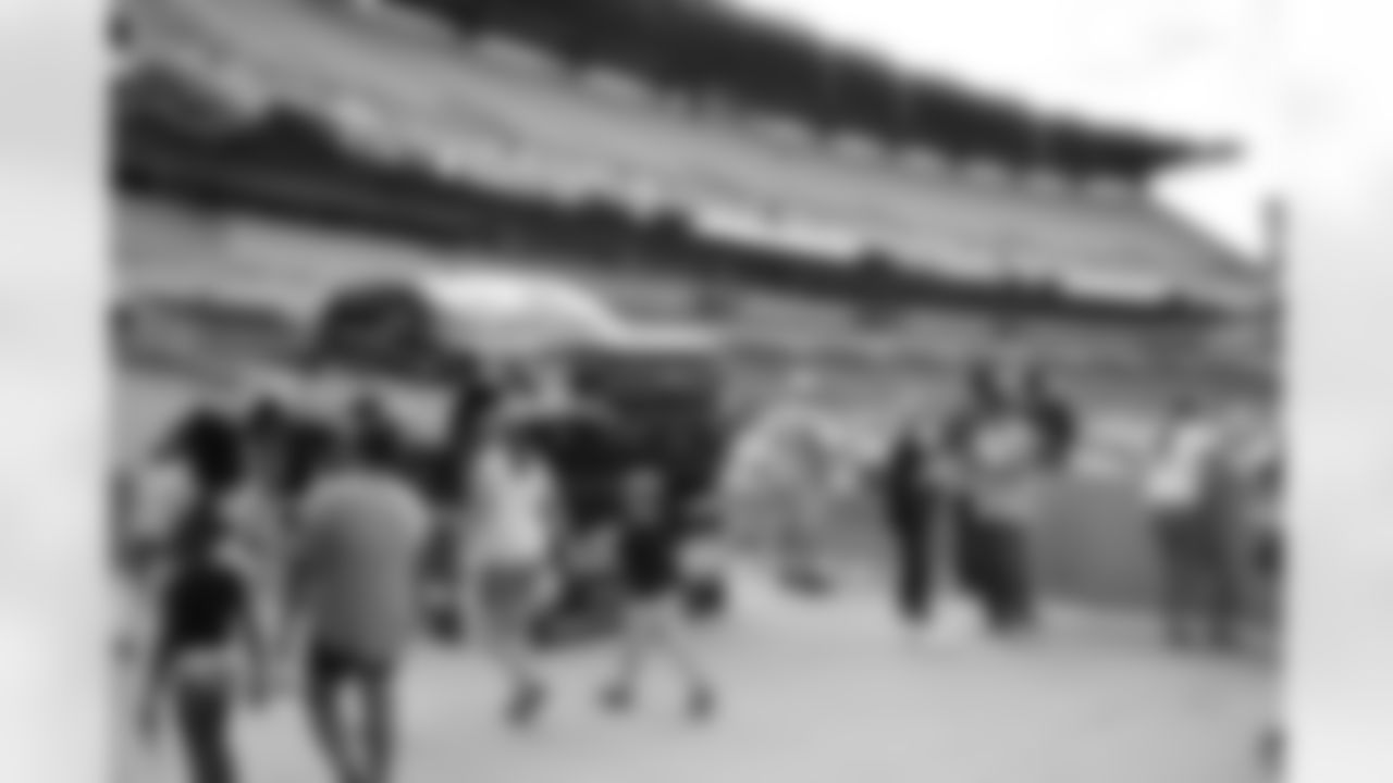 Pittsburgh Steelers players practice at Heinz Field during the 2019 Steelers Family Fest.