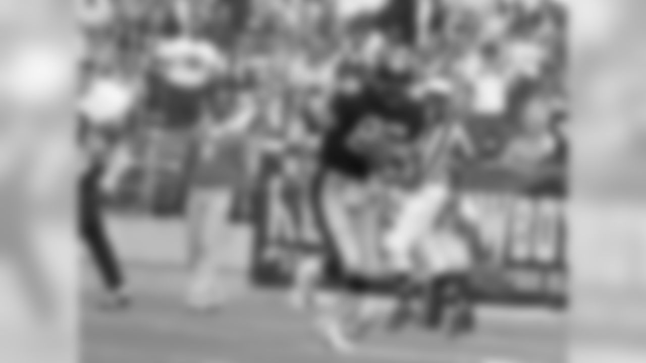 1974 John Stallworth: In the Hall of Fame because of his clutch performances in the playoffs, Stallworth caught 26 passes for 547 yards (21.0 average) and seven touchdowns in the six games that brought the Steelers the championships of Super Bowls XIII and XIV. In the playoffs, Stallworth caught 57 passes for 1,054 yards (18.5 average) and 12 touchdowns. Four Super Bowl rings.