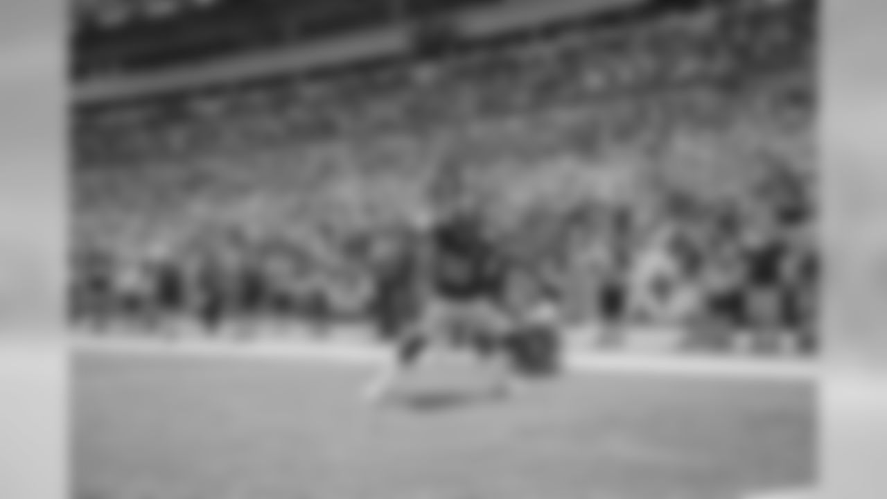 A 2018 Regular Season game between the Pittsburgh Steelers and the Kansas City Chiefs on Sunday, September 16, 2018.