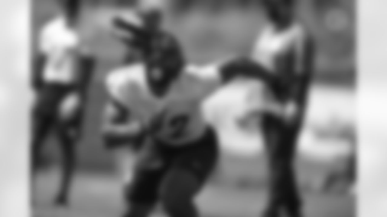 Pittsburgh Steelers running back Najee Harris (22) practices at the UPMC Rooney Sports Complex during rookie minicamp, Friday, May 14, 2021 in Pittsburgh, PA. (Karl Roser / Pittsburgh Steelers)