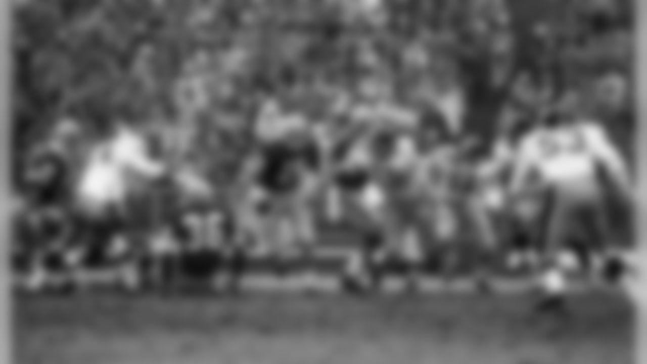 Pittsburgh Steelers Ken Kortas chases down Green Bay Packers Bart Starr during a game against the Green Bay Packers on December 17th 1967. The Steelers defeated the Packers 24-17.